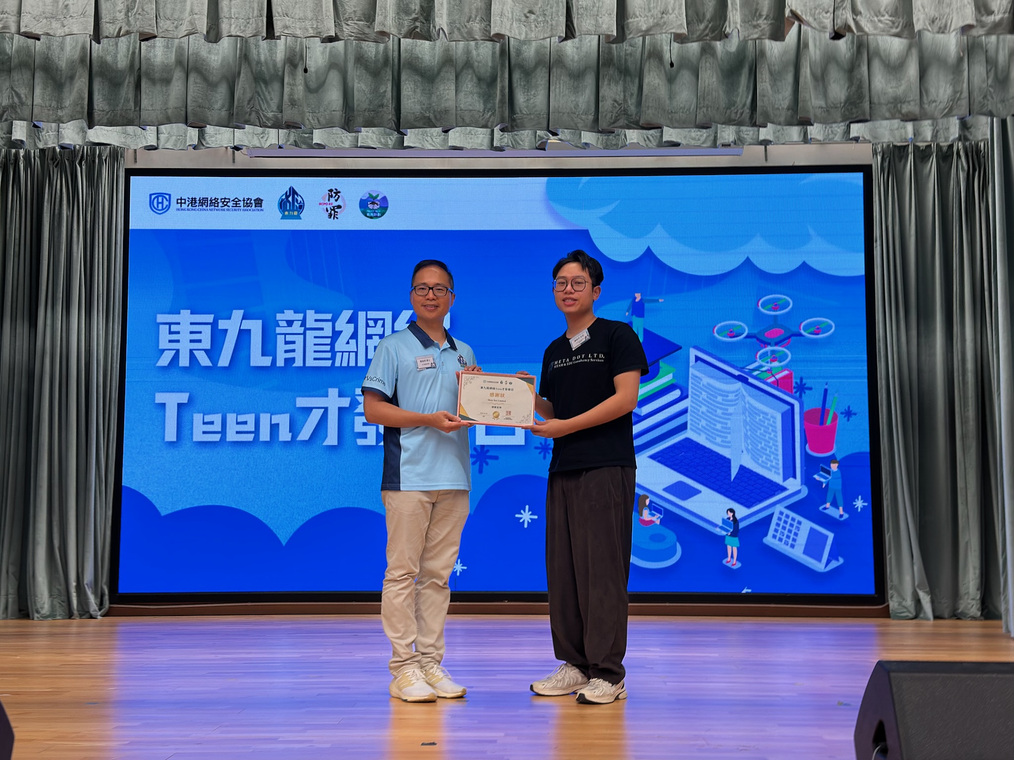 Representative photo of Meta Dot team member explaining deepfake detection techniques to students